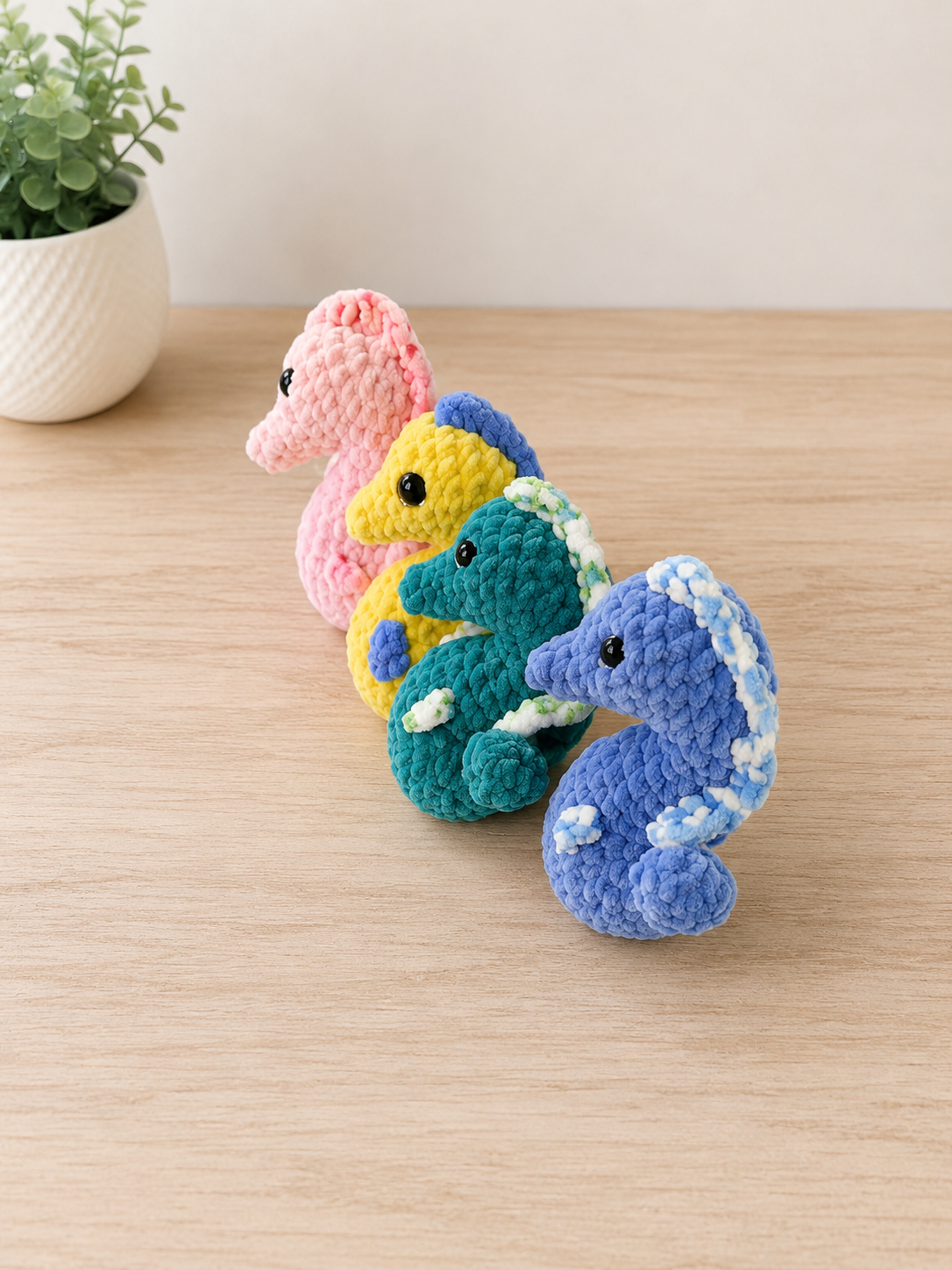 Sunny Seas Seahorse - Teal